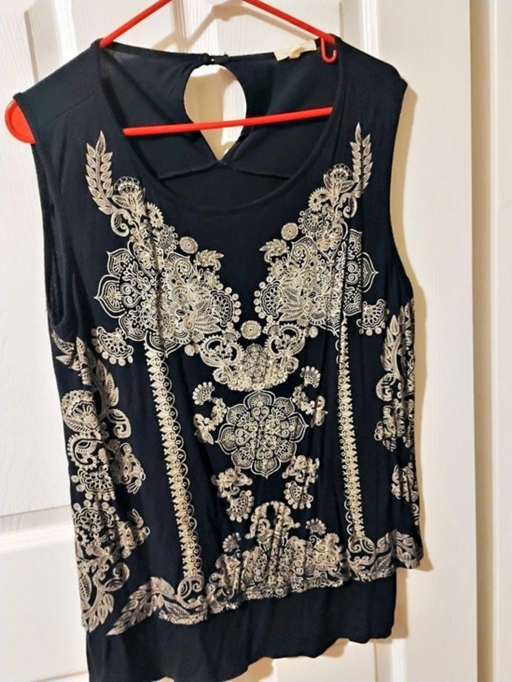 Cvo James Paisley Print Sleeveless Top in Black & Gold